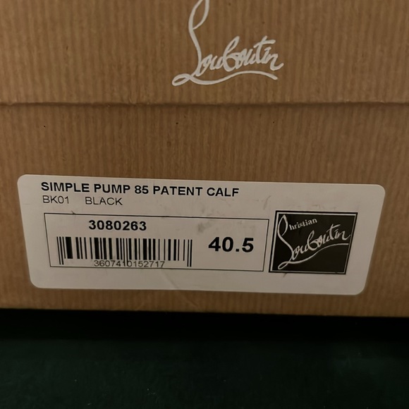 Classic black patent leather red bottom Louboutin heels - Picture 4 of 4